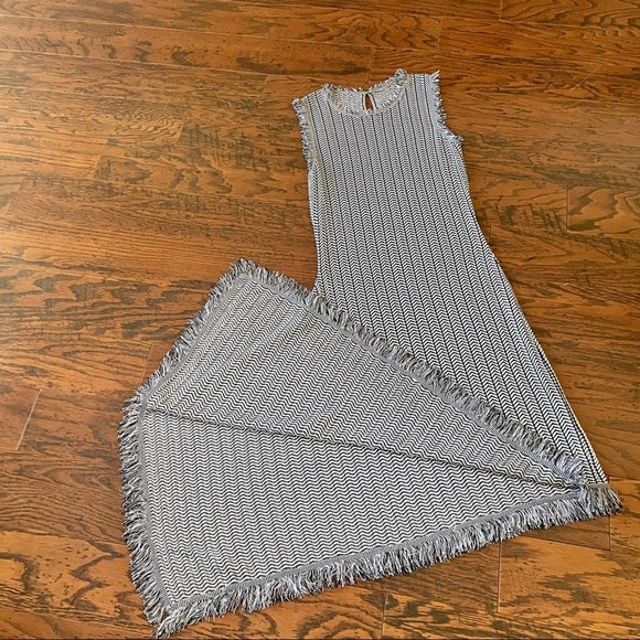 Elegant Gray Sleeveless Dress - Picture 8 of 15